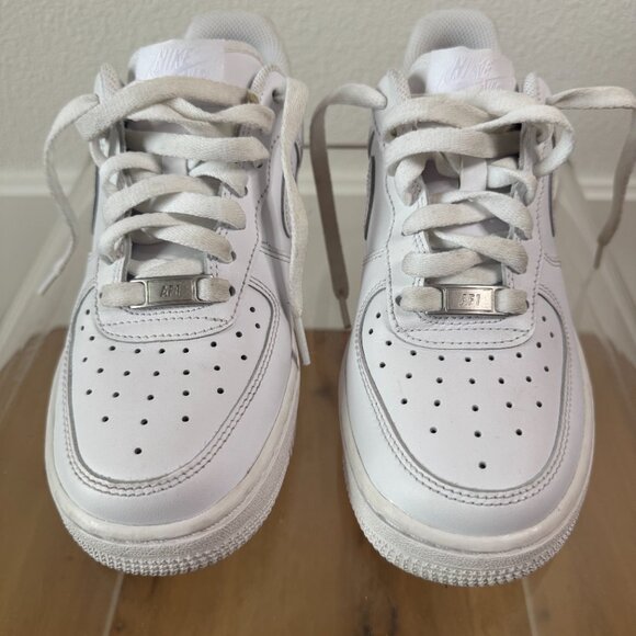 Nike Air Force 1 '07 Low White DD8959-100 Size 6 | Classic Streetwear Sneaker - Picture 2 of 16